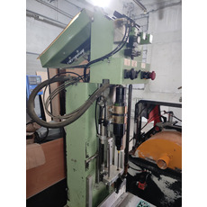 Продам рабочий шуруповерт Urban