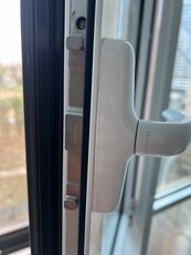 Обслуживание и ремонт окон и дверей