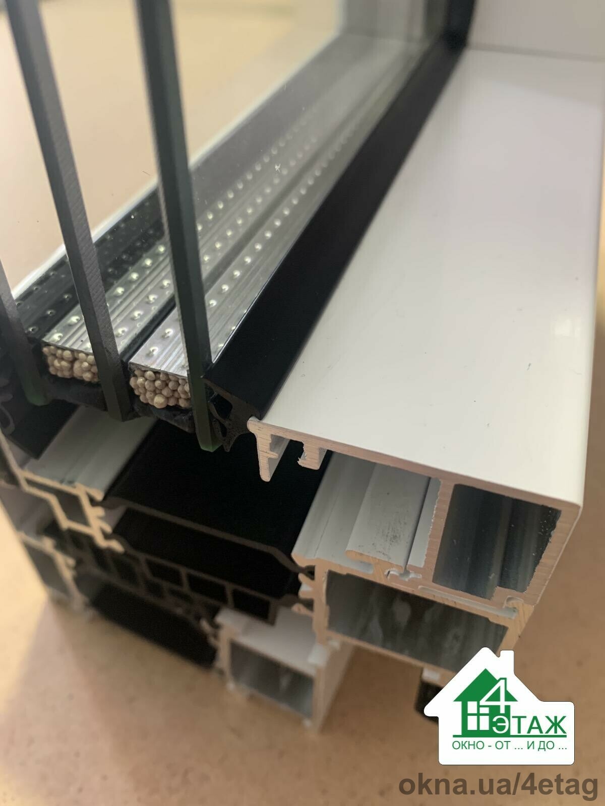 Тепер 4 Поверх пропонує алюмінієві вікна та двері в Києві та передмісті