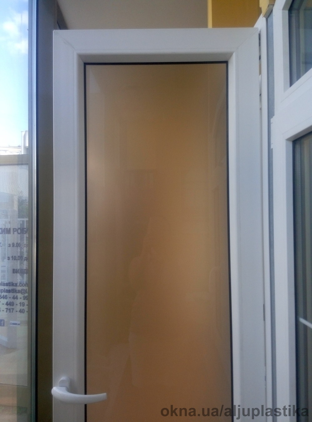 Новый образец двери со скрытой фурнитурой Maco Invisible.