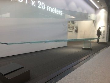 BAU 2019: 20-метровые качели из закаленного стекла
