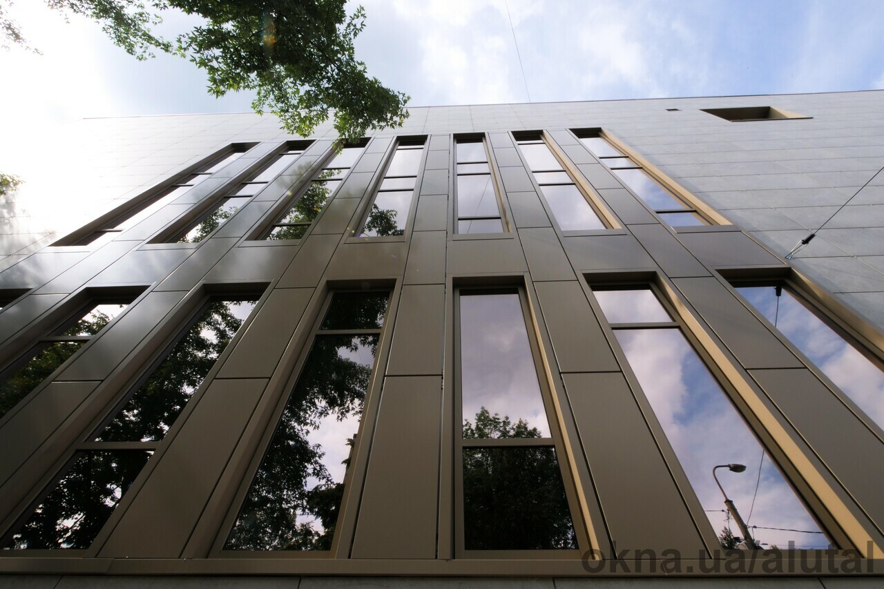 Алютал оголошує про припинення роботи з алюмінієвими профілями для вікон та дверей Rescara