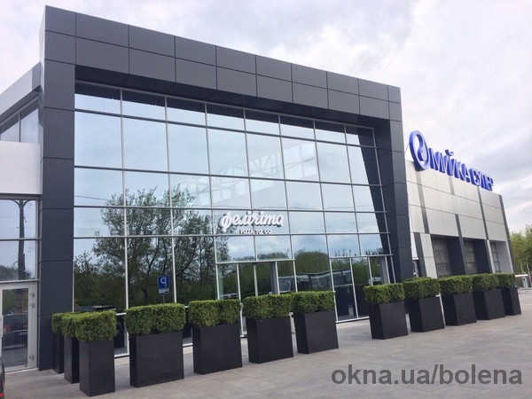 Выполнен комплекс работ по остеклению и облицовке фасада здания моногофункционального комплекса в г. Луцк