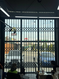 Борцов начал изготовление раздвижных решеток для фасадного остекления