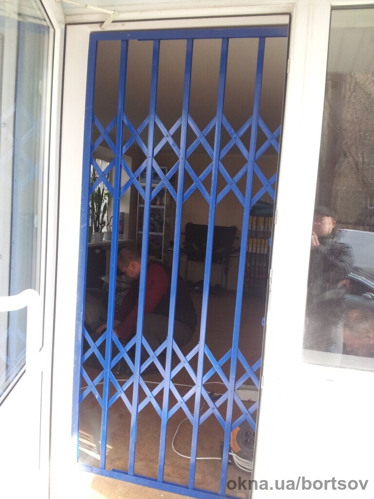 Нова опція Борцов: розсувні решітки будь-якого кольору