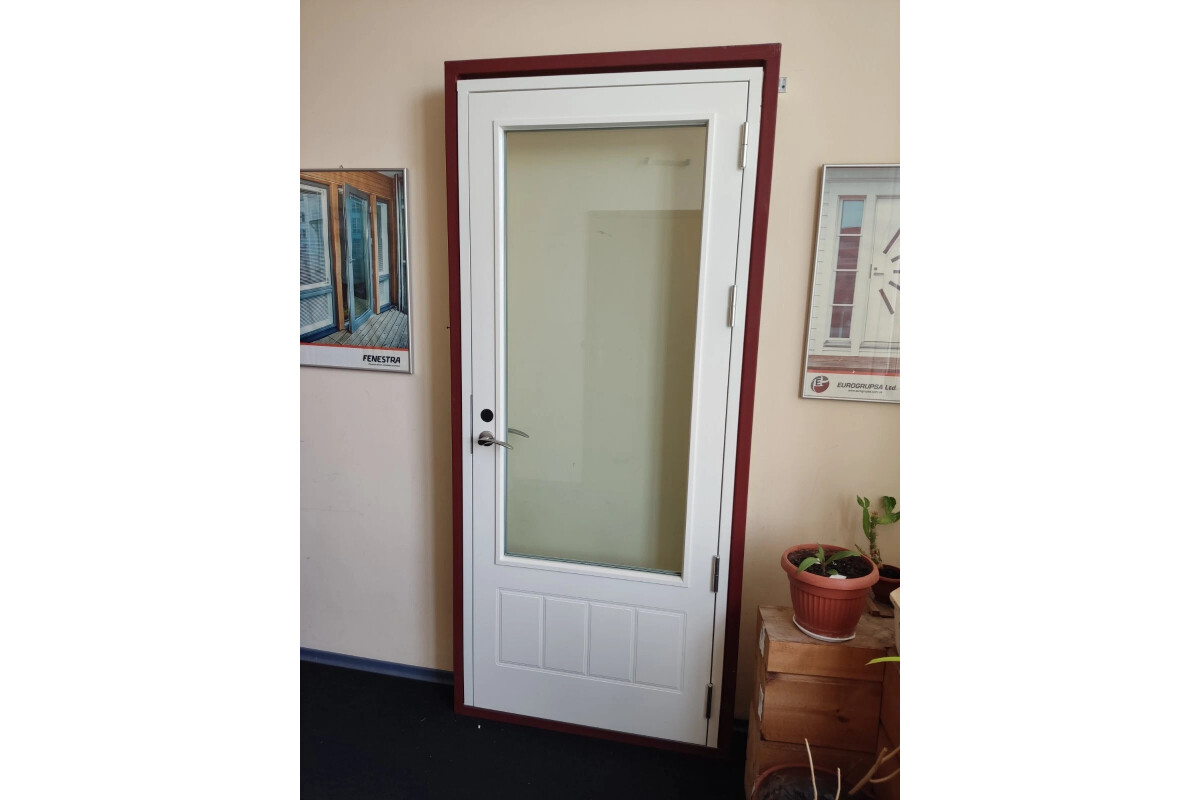 Discount on wooden entrance doors to the house