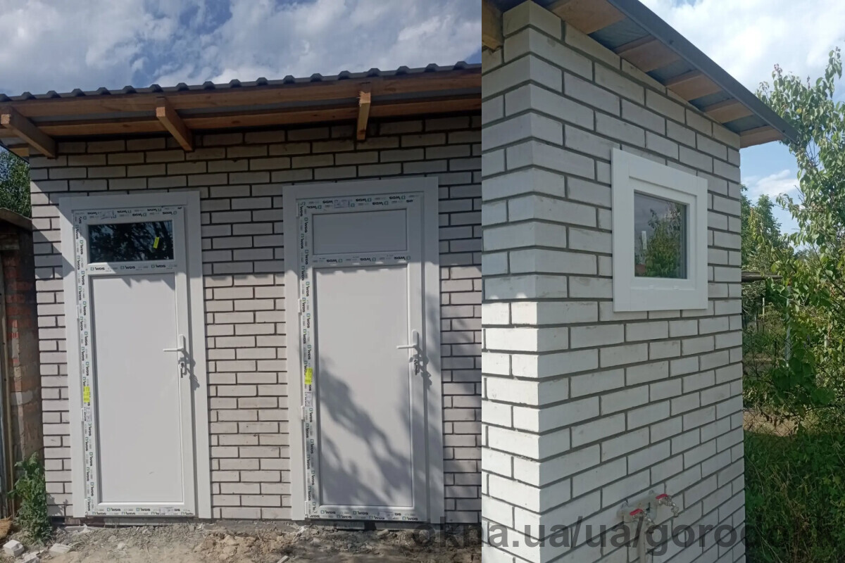 Новий проєкт Городок: двері та вікна з облицюванням лиштвою
