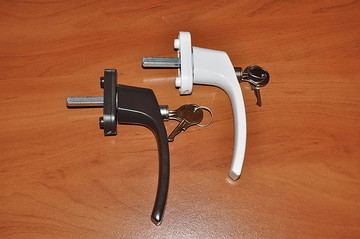 Расширение ассортимента FAM - оконные ручки с ключём.