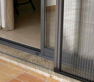 Появилась раздвижная москитная сетка-плиссе