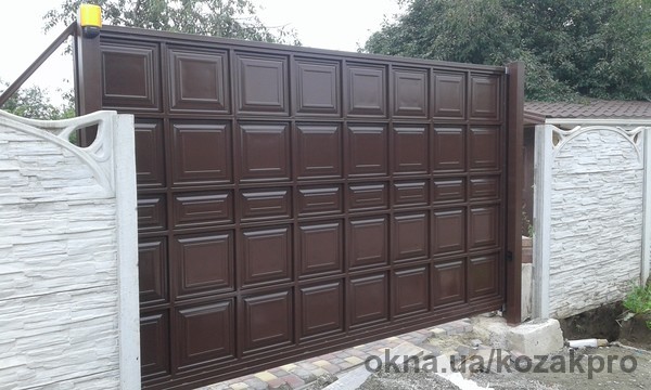 Закончили откатные ворота в Чернигове