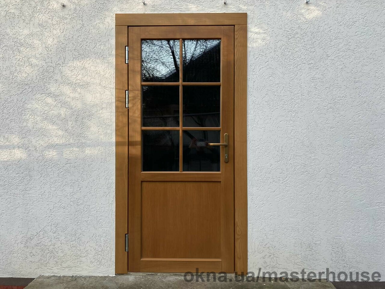 Установлена евродверь из ясеня