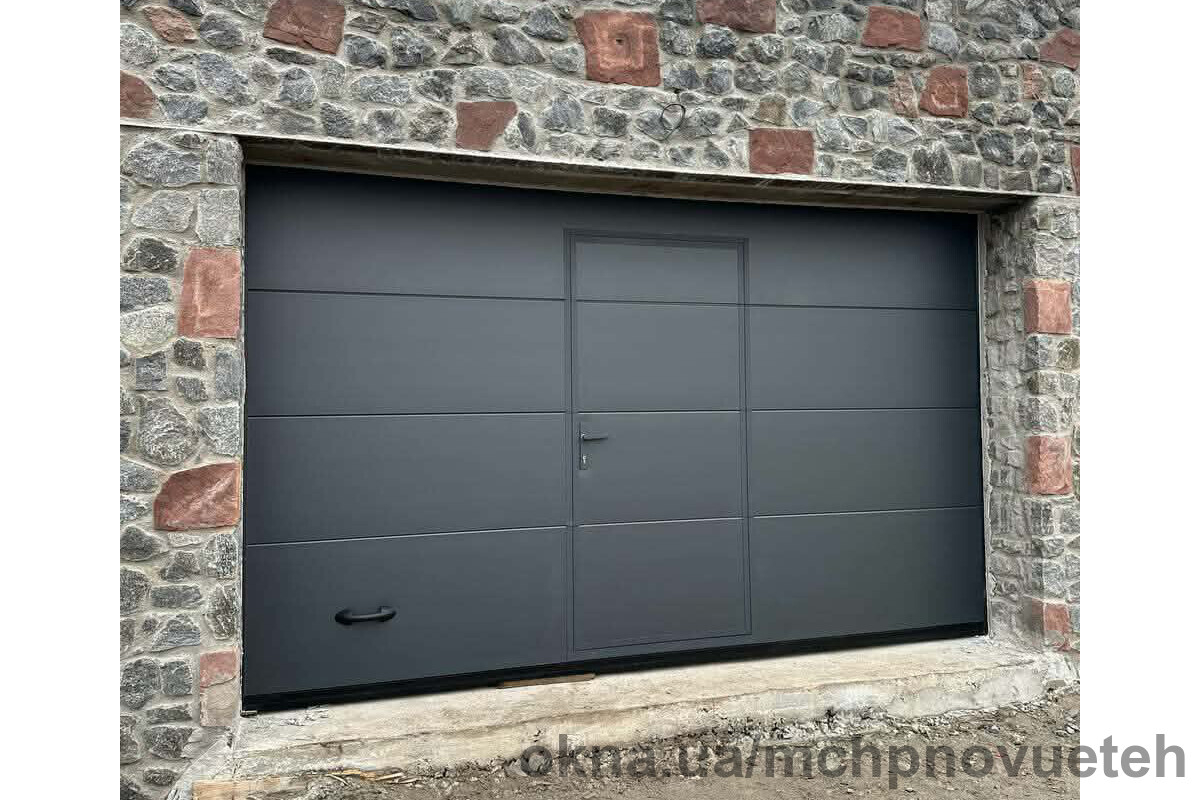 «Нові Технології» виконали зимове обслуговування секційних воріт з хвірткою