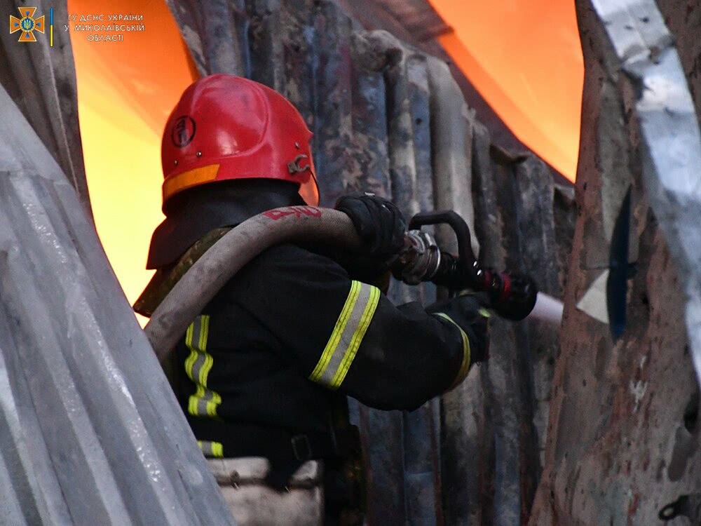 Згорів завод пластикових вікон у Миколаєві