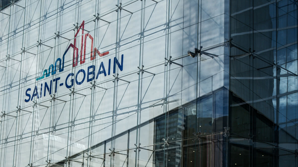 Saint-Gobain продає свій французький бізнес з обробки скла колишнім менеджерам