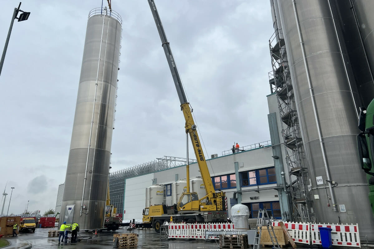 Gealan installs a new silo for recycled PVC granulate in Germany