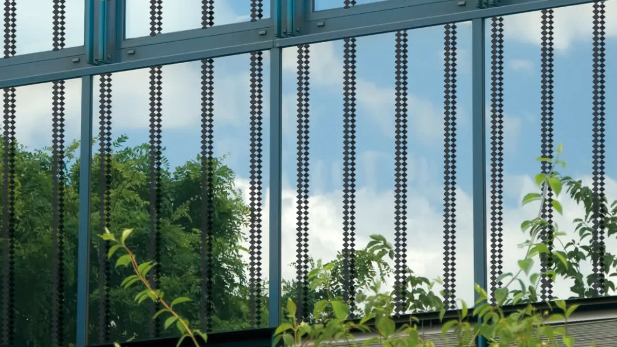 Німецька компанія пропонує зробити наявні вікна дружніми до птахів
