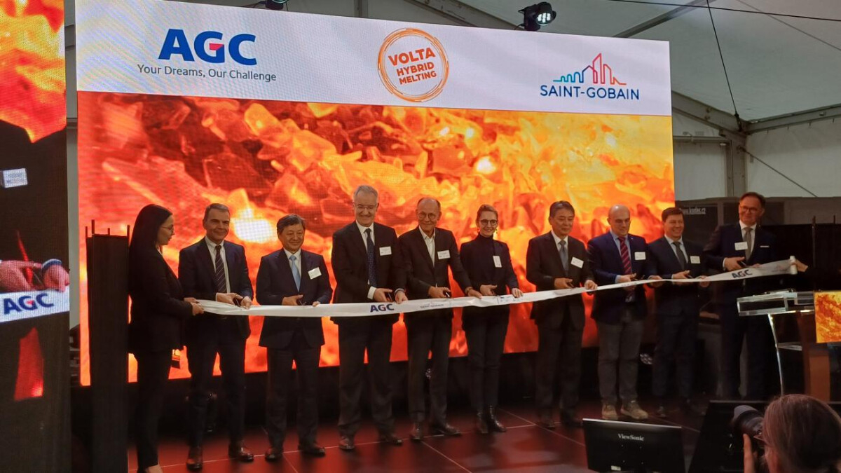 AGC and Saint-Gobain open a hybrid furnace for glass production