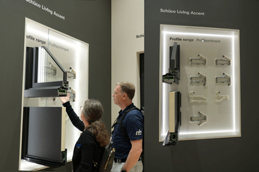 Schuco показав нову раму яка імітує дерев’яні вікна у сучасному ПВХ виконанні