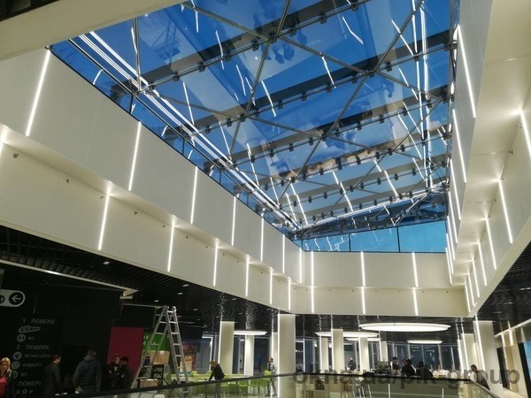 Suspended double-glazed units with higher stiffness in roof lantern of the "Smart Plaza" shopping mall.
