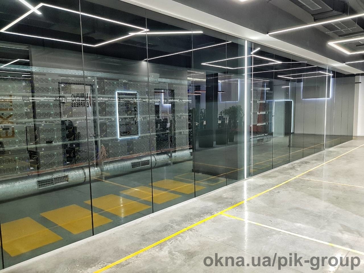 Well Done! Noise-insulating glass partitions of the DATA center