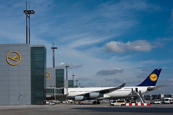 Star Alliance Network и авиакомпания Lufthansa – официальный перевозчик Примус: Окна. Двери. Профили. Фасады 2013 и Примус: Архитектурное стекло 2013