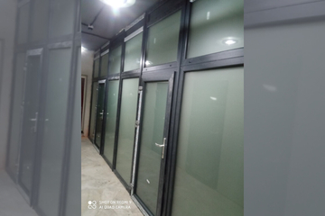 РАМО пропонує фасадні вікна антрацит у ПВХ, дереві та алюмінії