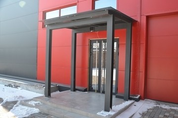 Проект Сириус-Проф: изготовили навес с закаленным стеклом