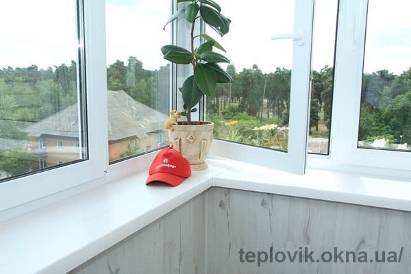 Обшивка балкона ламинатом – новая услуга от СК Комфорт Обшивка балкона ламинатом – новая услуга от СК Комфорт