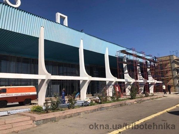 Компания Триботехника проводит замену фасадного остекления николаевского Аэропорта