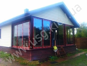 Завершено скління тераси розсувними конструкціями