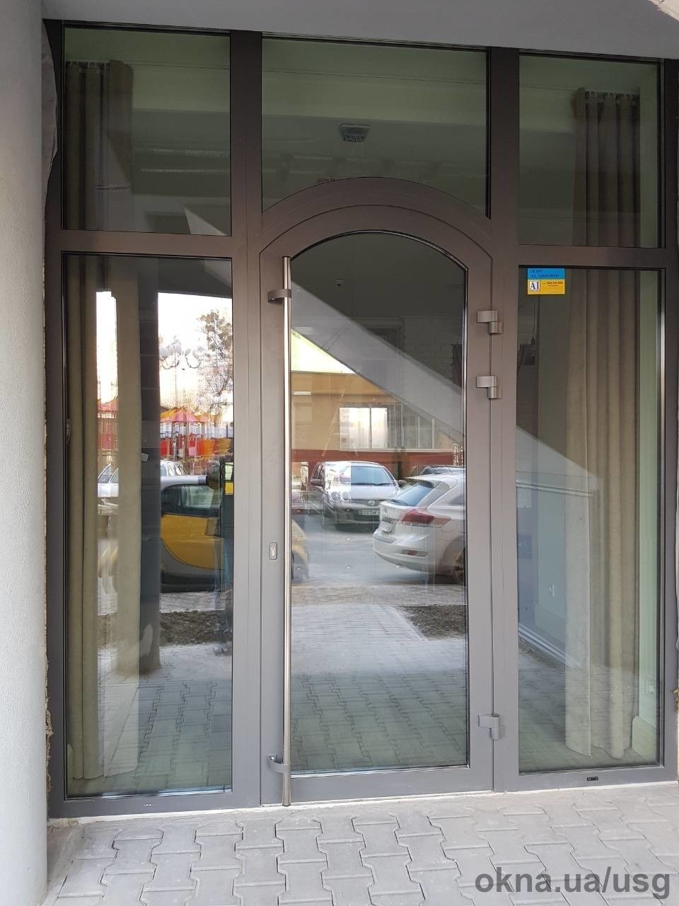 Новая работа Юкрейн Си Групп - входные алюминиевые двери