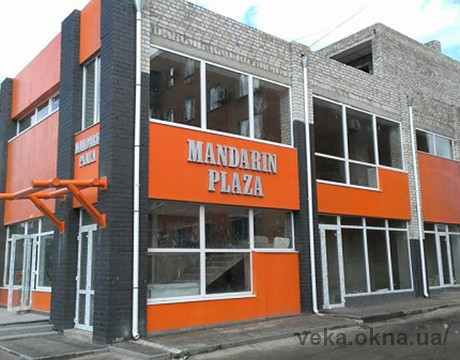 Компания "Оконика" завершила остекления ТЦ "Mandarin Plaza" в Александрии