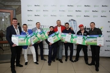 ТМ "ВікноПлюс" провела грандиозную новогоднюю вечеринку в стиле «Лихие 90-е»