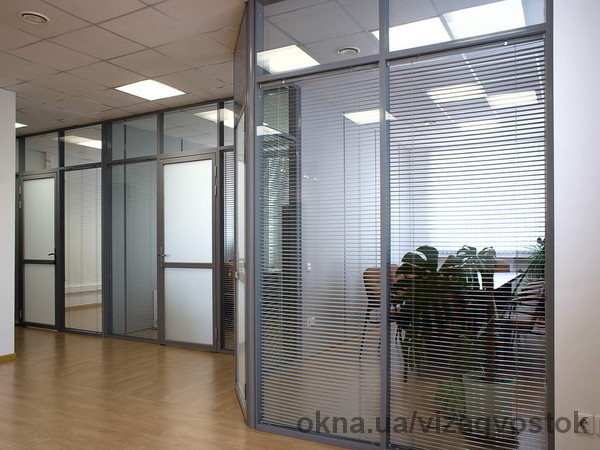 Расширен ассортимент - офисные перегородки: стеклянные, ПВХ, алюминиевые.