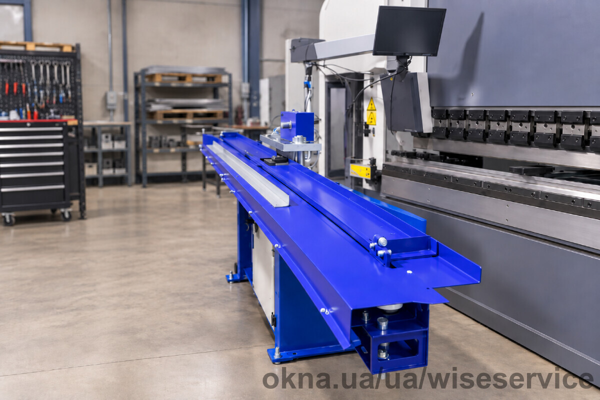 Wise Service представила прес оснастку для вирубки отвору під ручку за один цикл