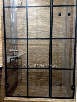Душова кабіна з декоративними елементами