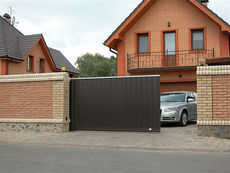 Производство и монтаж откатных въездных ворот в Чернигове.