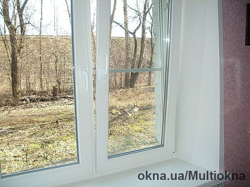 Окно для спальни с проветриванием, в среднем ценовом диапазоне.