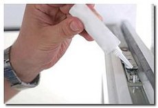 Ремонт окон. Смазка окна/двери