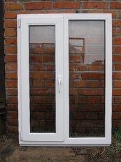 Окно двухстворчатое с глухой и поворотно-откидной створками из профиля ALMplast