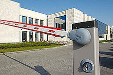 Автоматические шлагбаумы "Nice" (Италия), "Wil" и "Signo".