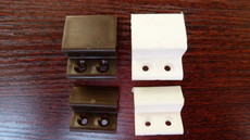 Крепление пластиковое Z, белое/коричневое