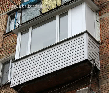 Обшивка балкона сайдингом на Теремках