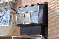 Внешняя отделка балкона пластиковой вагонкой