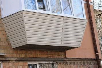Обшивка балкона сайдингом снаружи