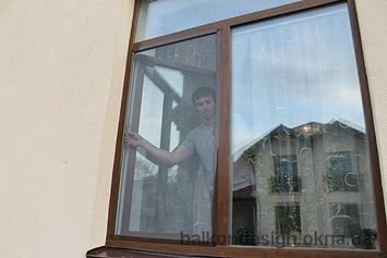 Установка москітних сіток на вікна в Києві