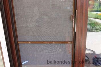Установка москітних сіток на балконні двері