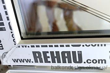 Остекление балкона в Киеве профилем Rehau