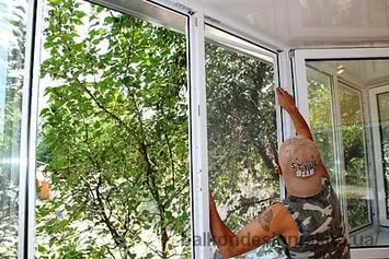 Остекление балкона на Позняках