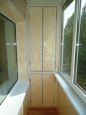 Отделка балкона пластиковой бесшовной вагонкой